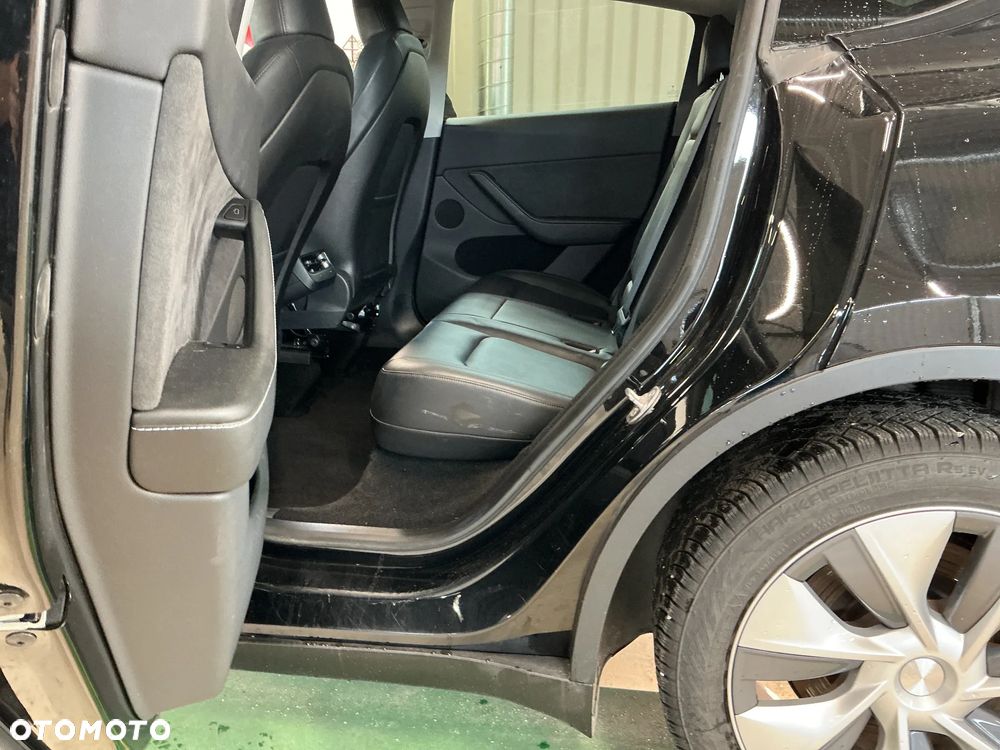 Tesla Model Y Long Range Dual Motor AWD - 8
