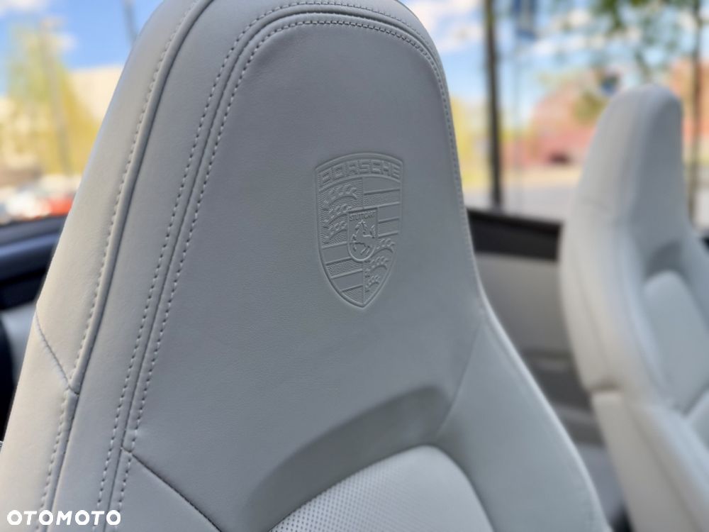 Porsche 911 Carrera 4S - 32