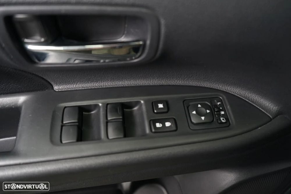 Mitsubishi Outlander 2.0 4WD Plus - 21