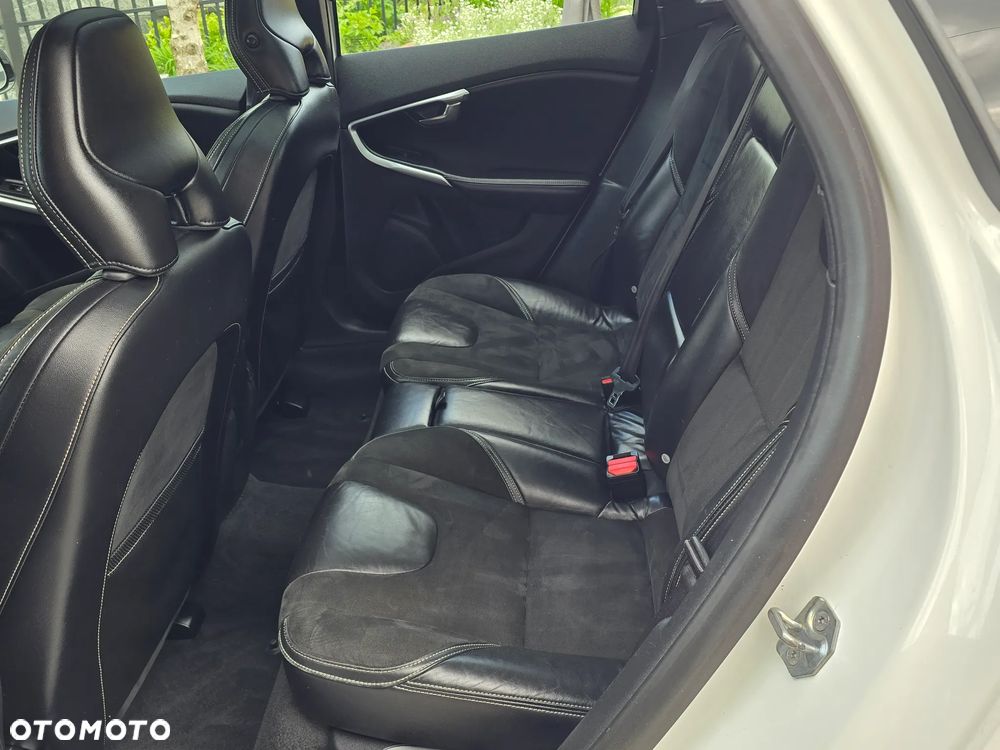 Volvo V40 D2 R Design - 21
