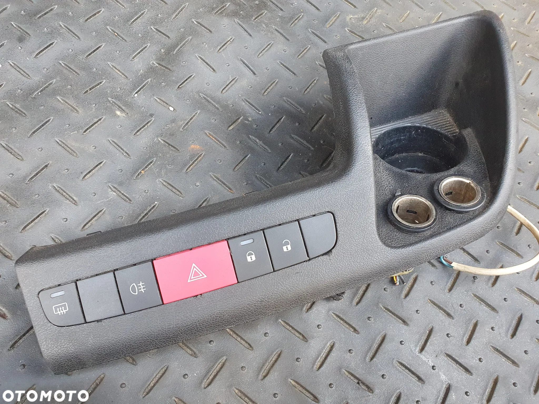 PRZEŁĄCZNIK ŚWIATEŁ AWARYJNYCH JUMPER BOXER DUCATO III 7355331170 EUROPA - 2