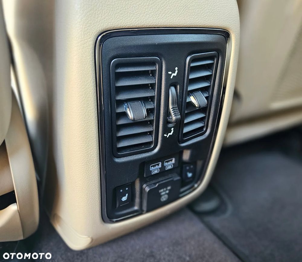 Jeep Grand Cherokee - 22