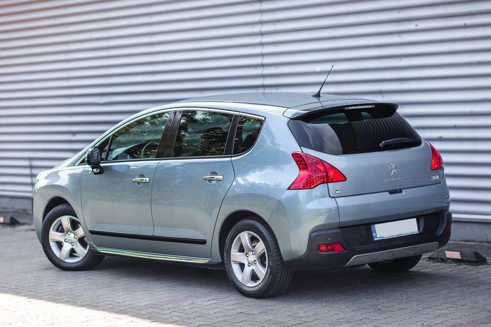 Peugeot 3008 Hybrid4 - 8