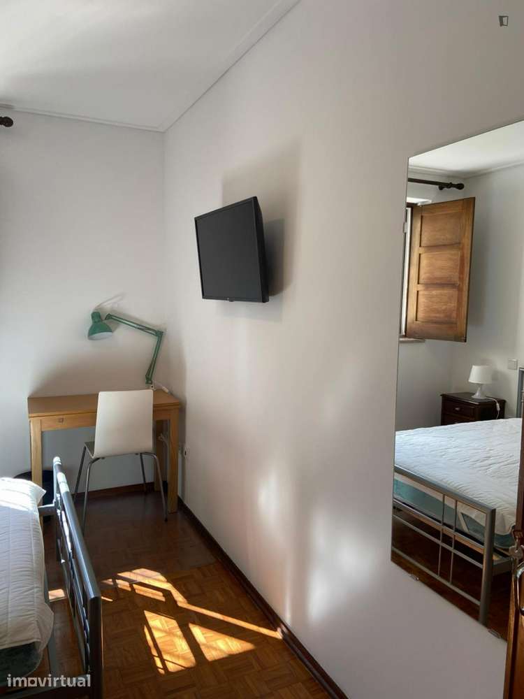 Quarto - localizado em Coimbra - Grande imagem: 2/13