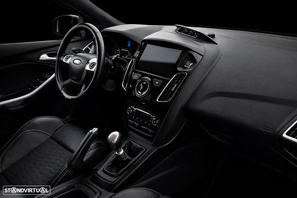 Ford Focus 2.0 EcoBoost ST c/ Pack Pele Desportiva - 14