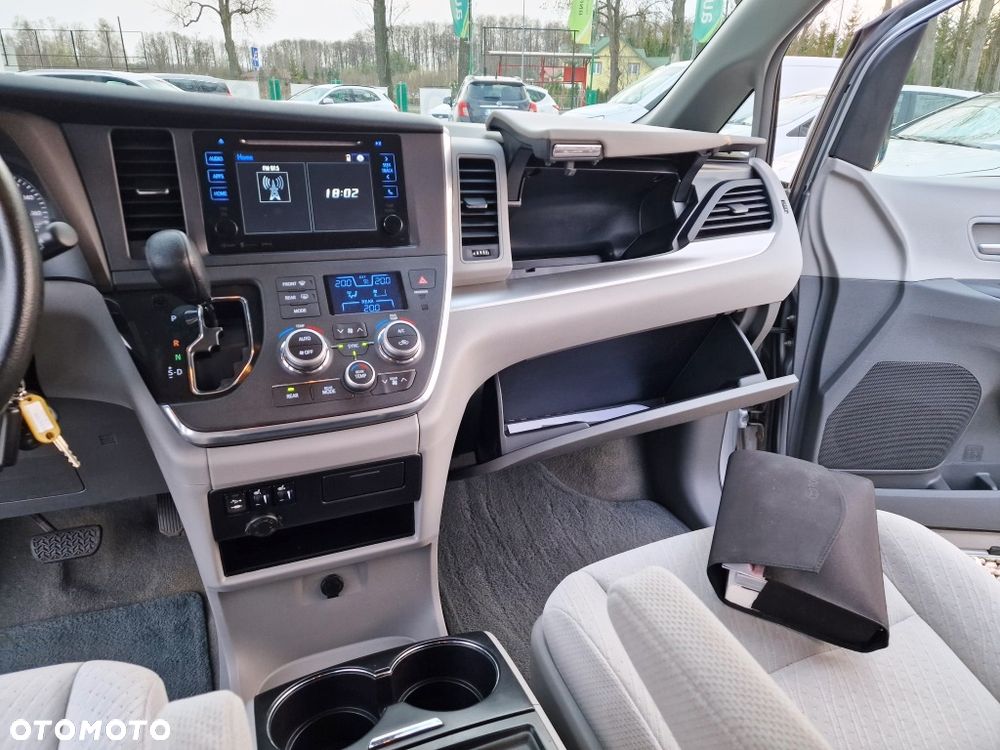 Toyota Sienna - 14