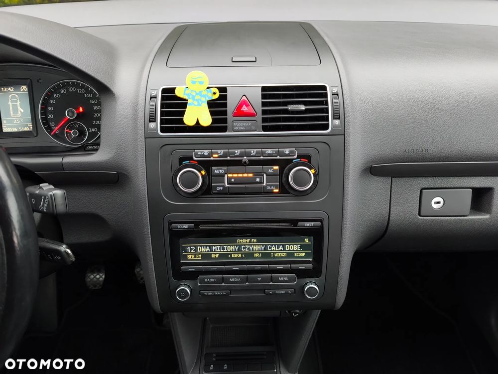 Volkswagen Touran - 23