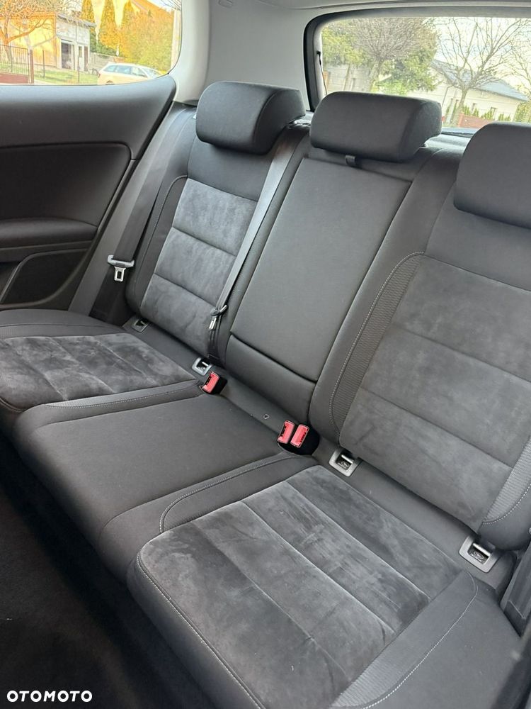 Volkswagen Golf - 6