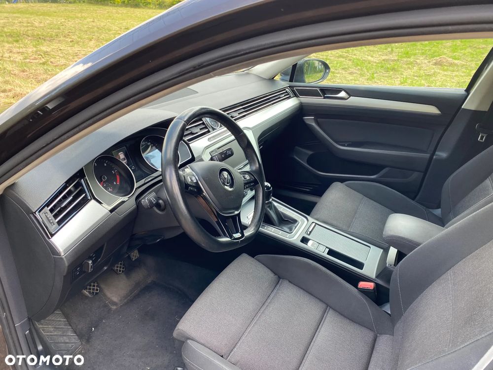 Volkswagen Passat - 21