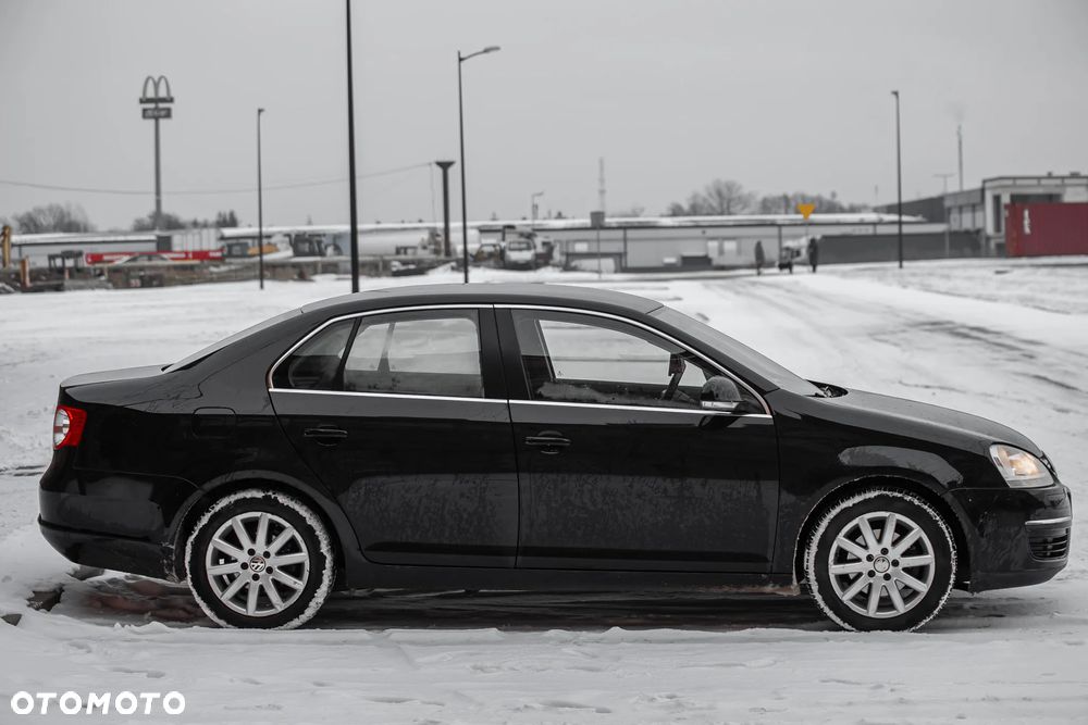 Volkswagen Jetta 1.6 TDI Highline - 18