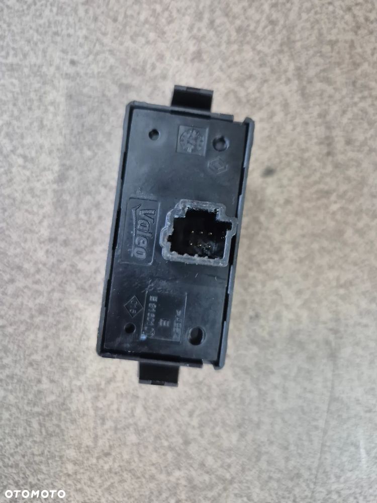 WŁĄCZNIK AWARYJNYCH RENAULT KANGOO II 07-21r. - 2