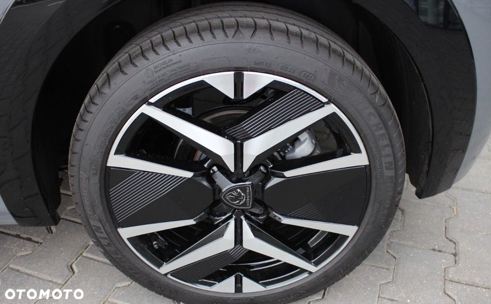 Peugeot 208 - 18