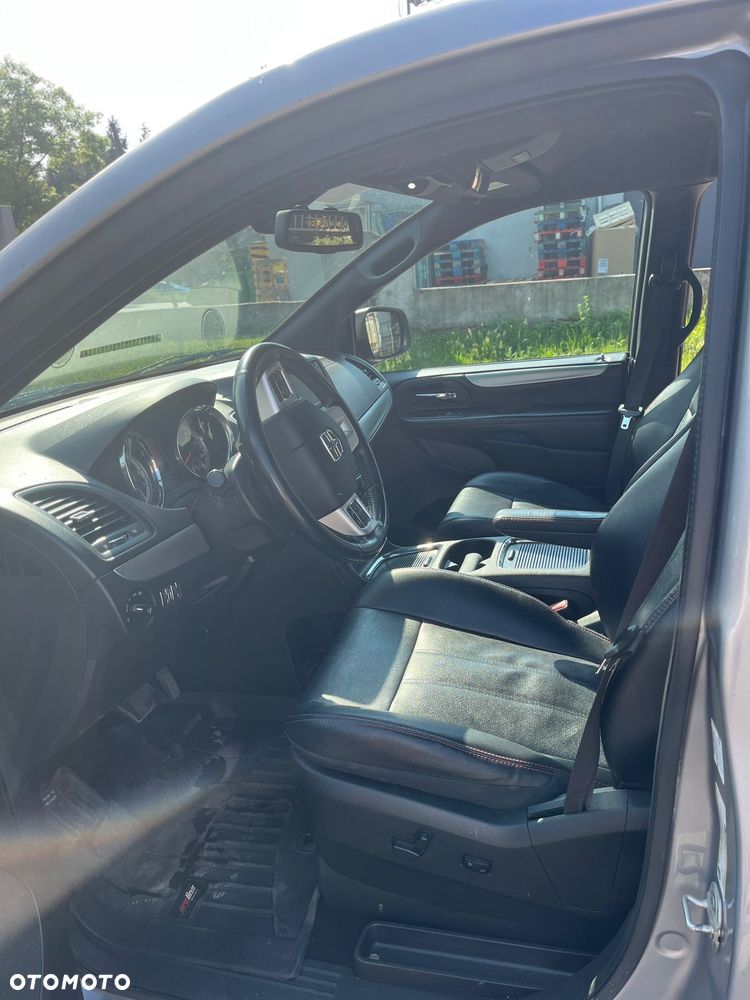 Dodge Grand Caravan - 16