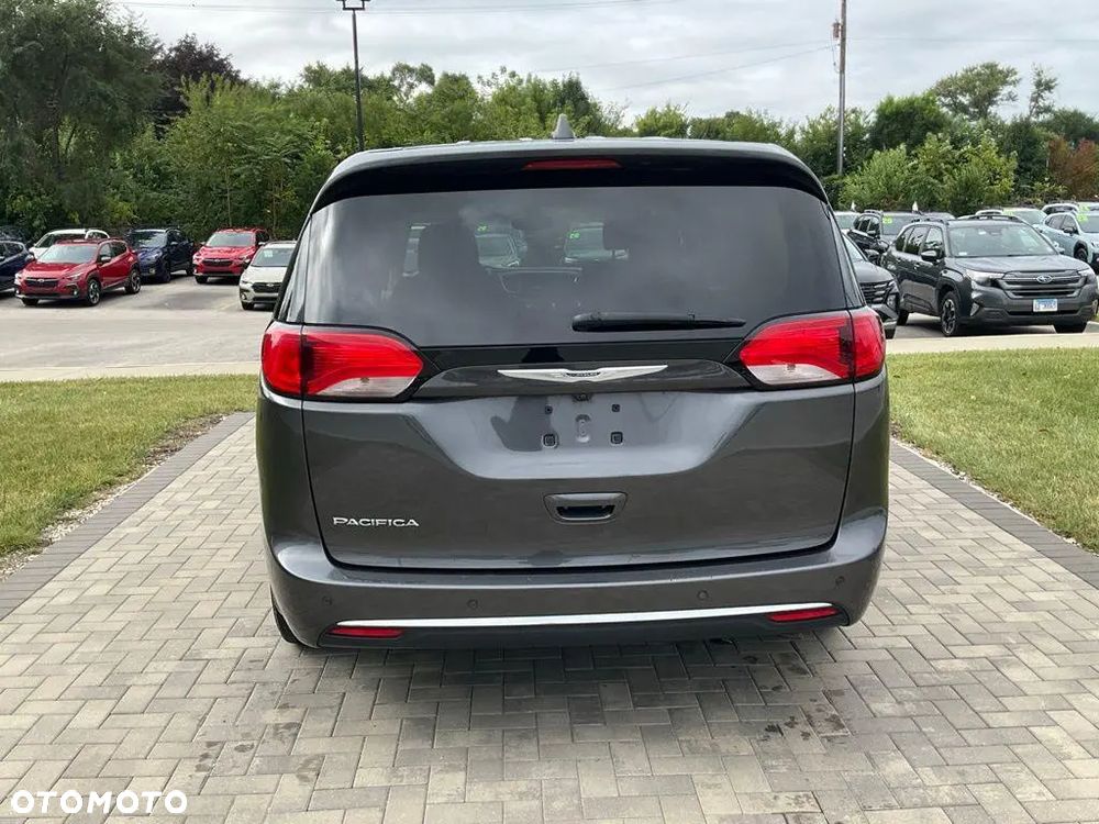 Chrysler Pacifica - 5