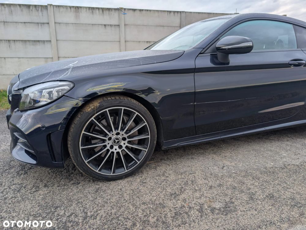 Mercedes-Benz Klasa C 300 Coupe 9G-TRONIC AMG Line - 2