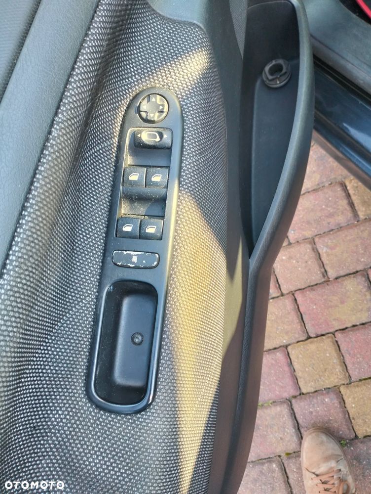 Peugeot 207 - 10