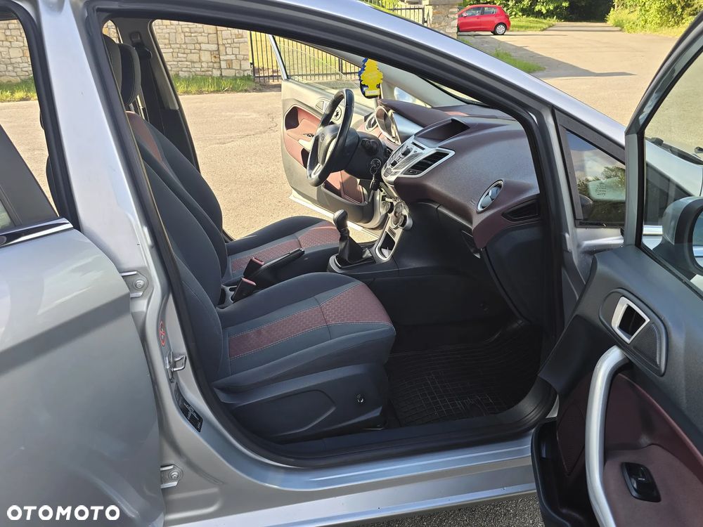 Ford Fiesta 1.4 Champions Edition - 8