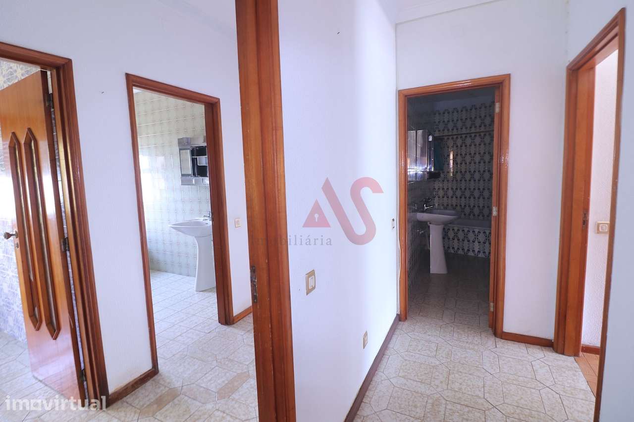 Apartamento T4 Espaçoso com Excelente Luminosidade em Roriz, Santo Tir - Grande imagem: 4/14