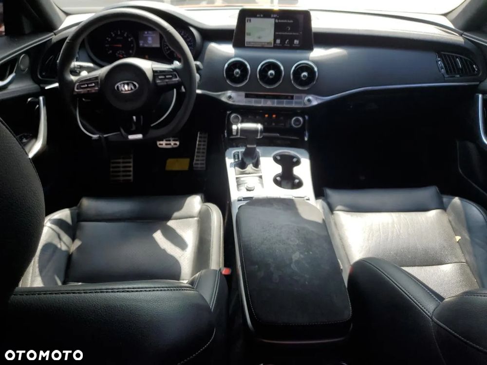 Kia Stinger - 9