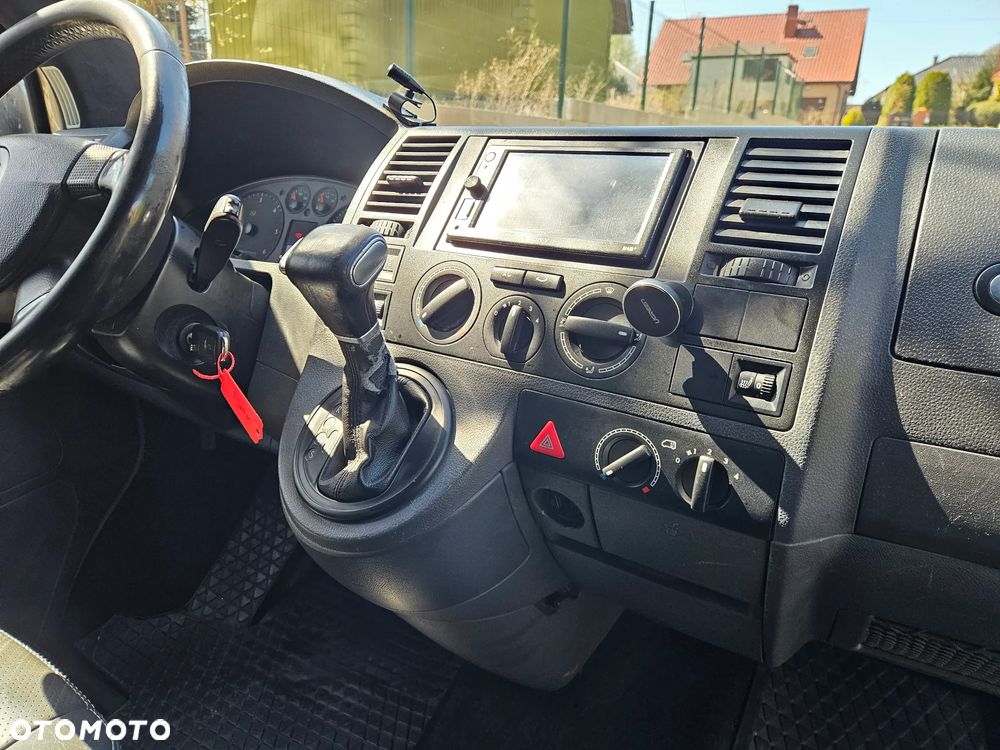 Volkswagen Multivan - 17