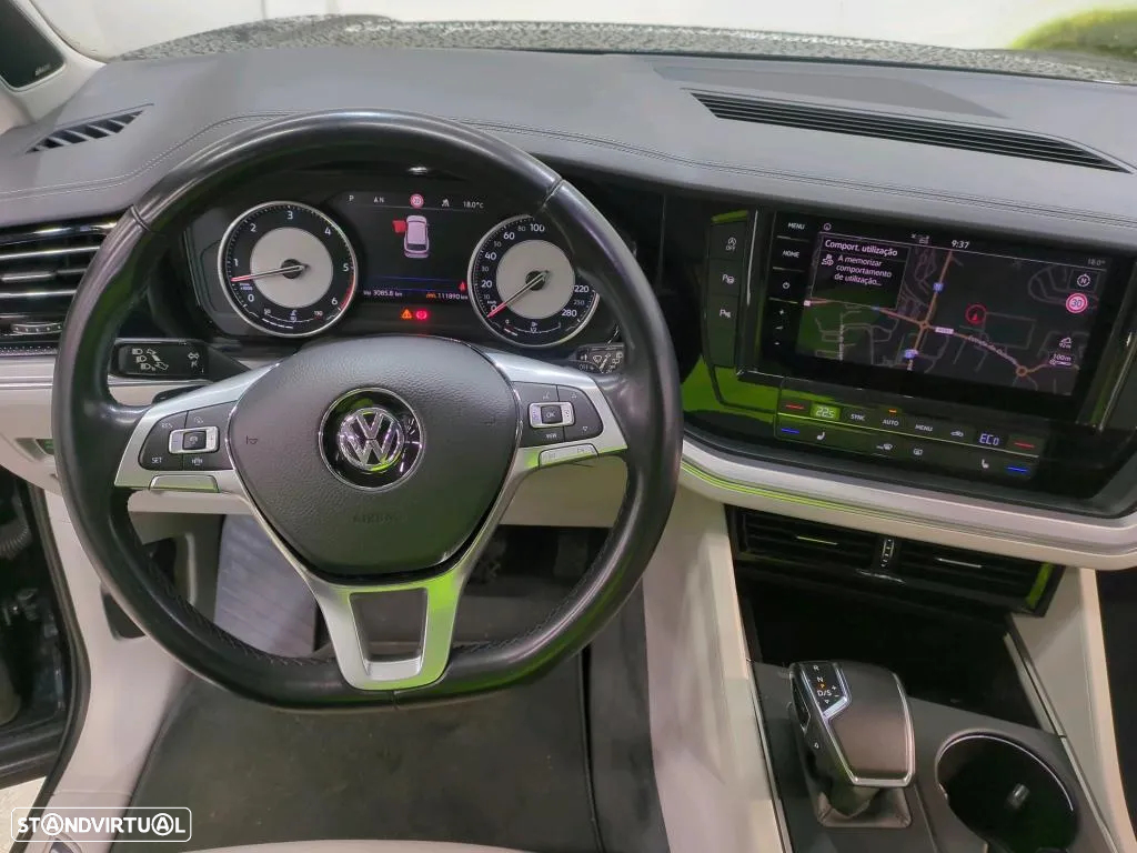 VW Touareg 3.0 TDI V6 Elegance Plus - 6