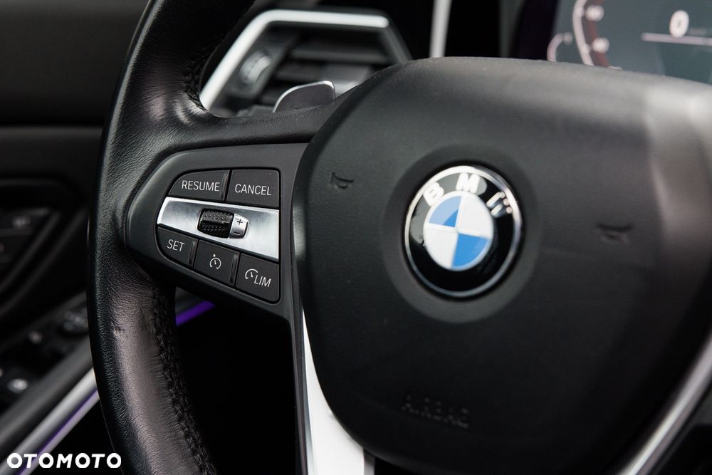 BMW Seria 3 330i Sport Line - 26