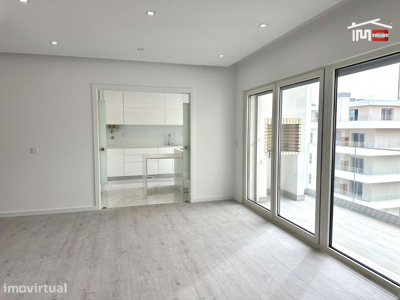 Incrivel Apartamento T2 com Varanda, e Arrecadação - Grande imagem: 2/18