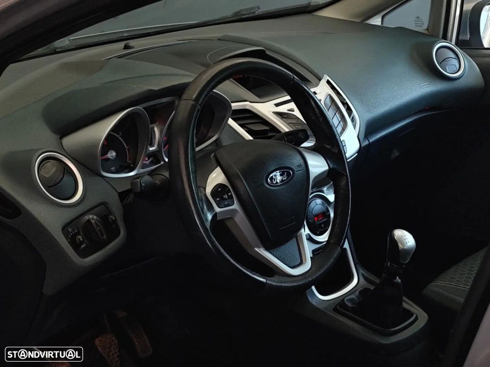 Ford Fiesta 1.25 Titanium - 29