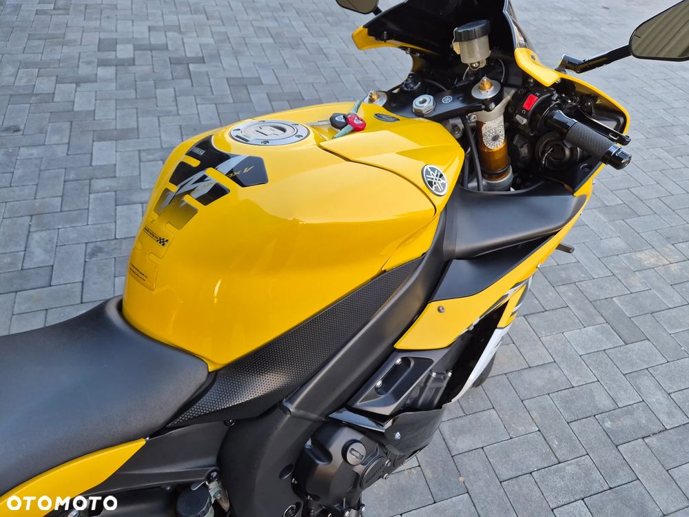 Yamaha R1 - 14