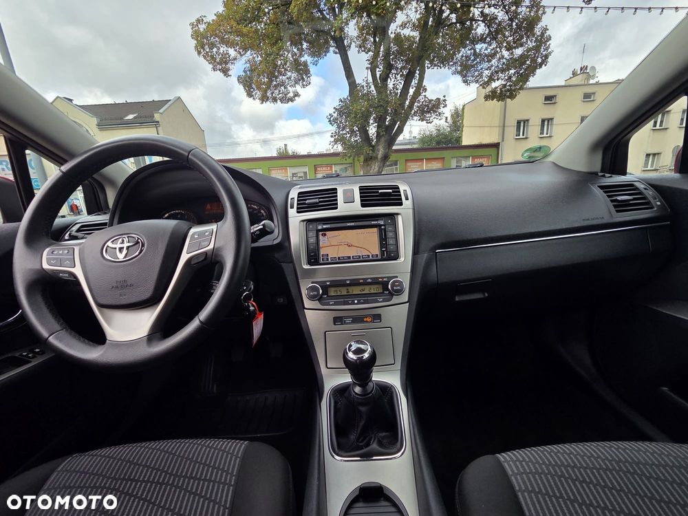 Toyota Avensis 1.8 Premium - 17