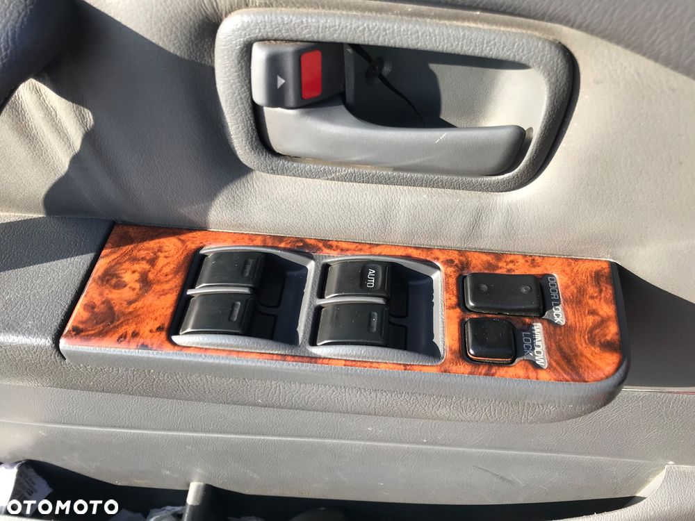 Toyota Land Cruiser HDJ80 - 28