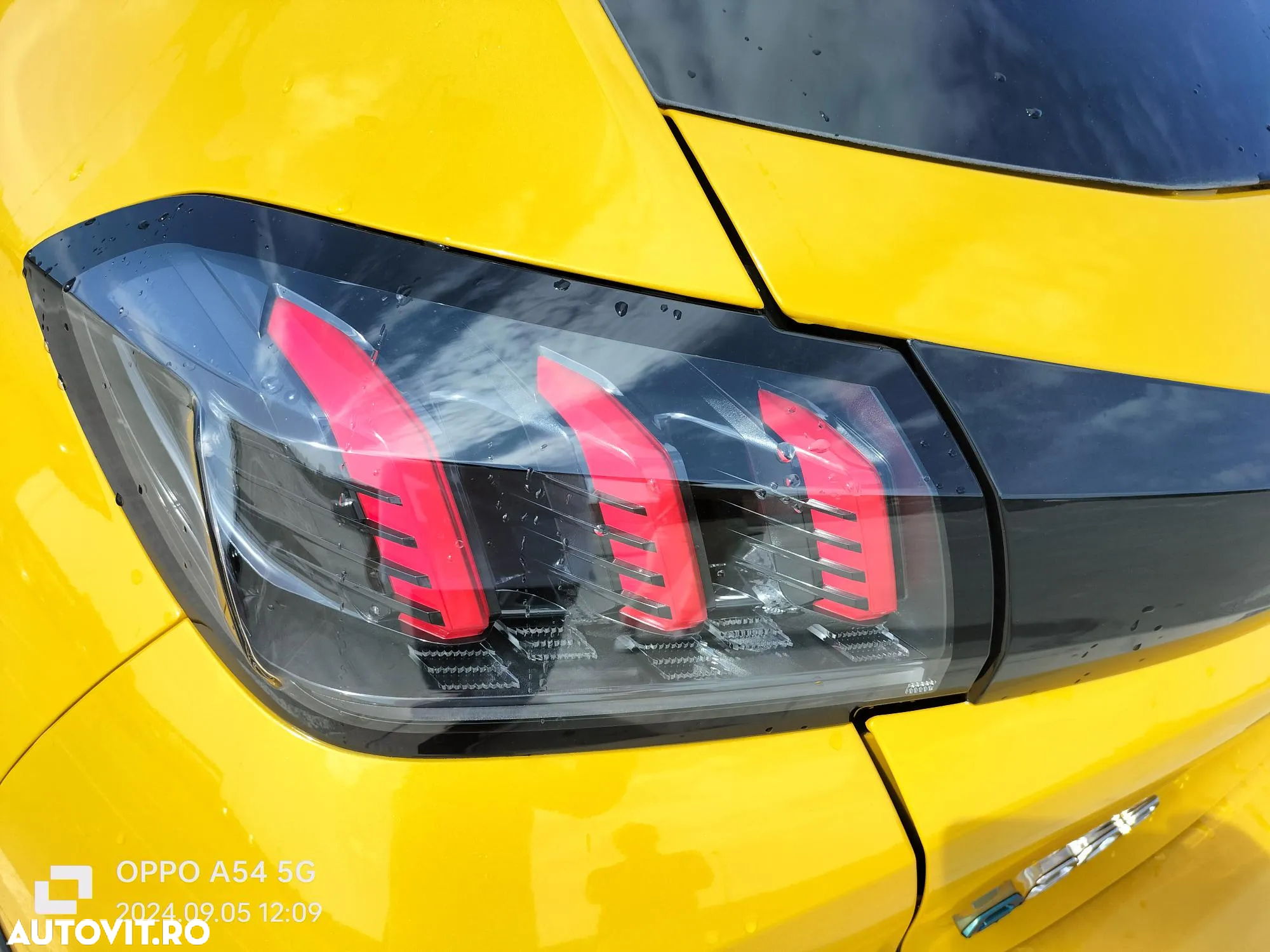 Peugeot 208 e-208 Allure - 10