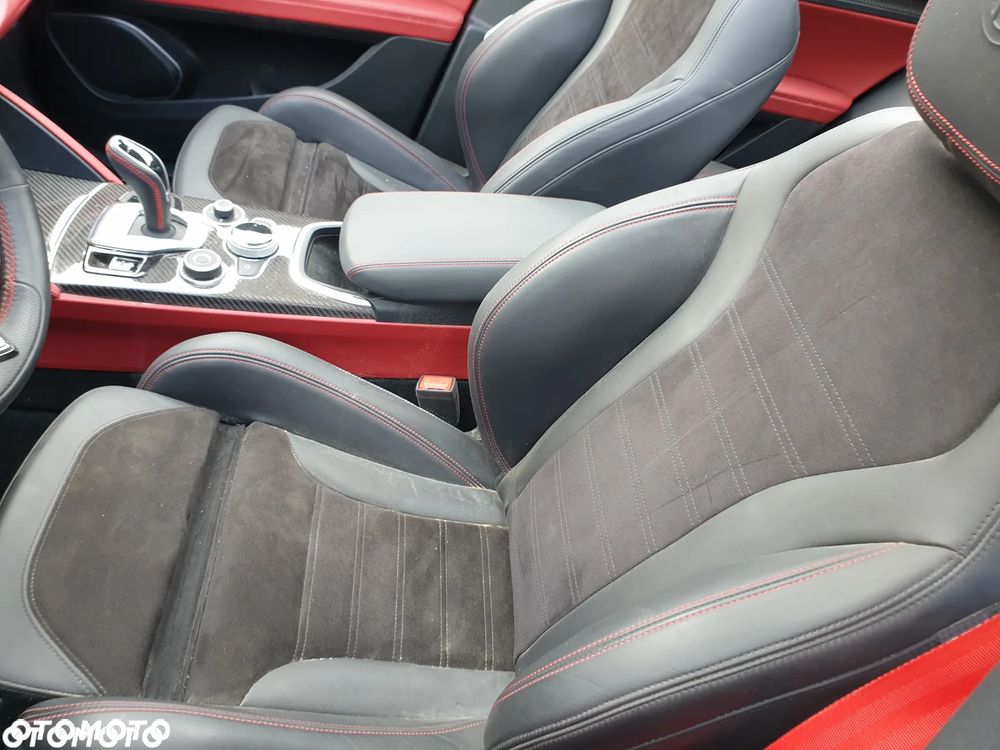 Alfa Romeo Stelvio V6 2.9 Bi-Turbo AT8-Q4 Quadrifoglio - 17