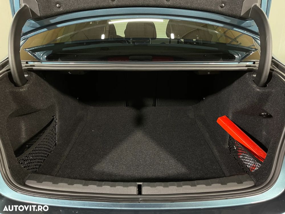 BMW Seria 3 320d xDrive AT MHEV - 12