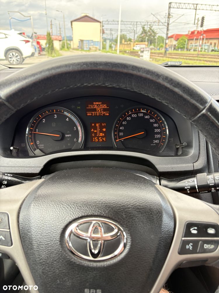 Toyota Avensis - 11