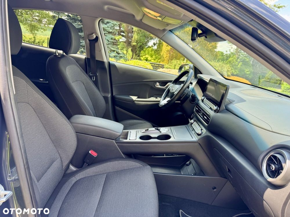Hyundai Kona 64kWh Premium - 7