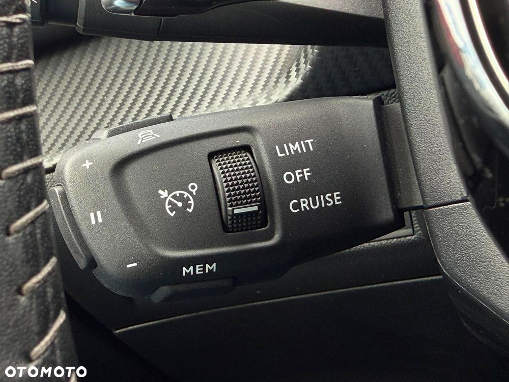 Peugeot 2008 1.5 BlueHDi Allure S&S EAT8 - 32