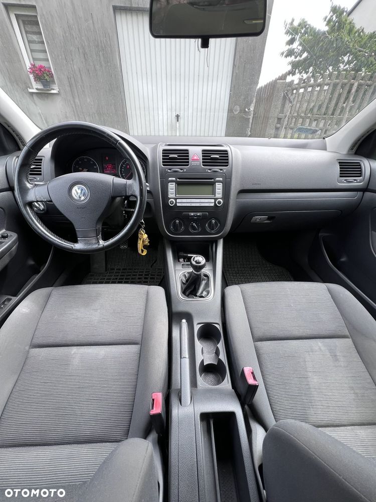 Volkswagen Golf 1.6 FSI Trendline - 11