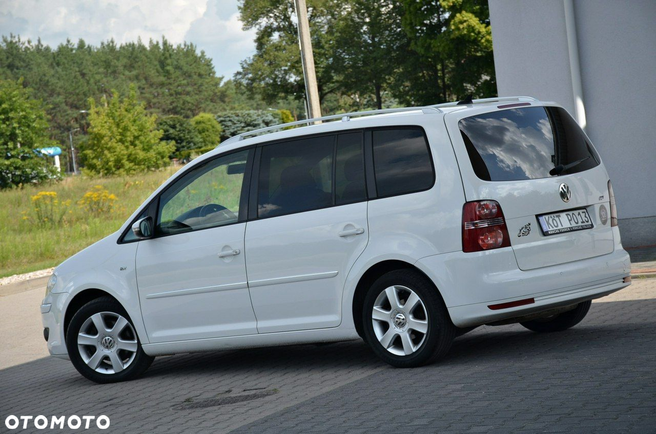 Volkswagen Touran - 11
