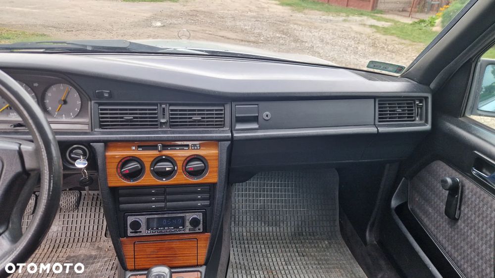 Mercedes-Benz W201 (190) - 21