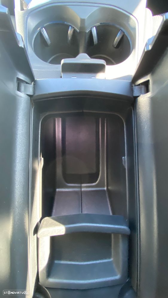 Peugeot 3008 1.6 Hybrid GT e-EAT8 - 57