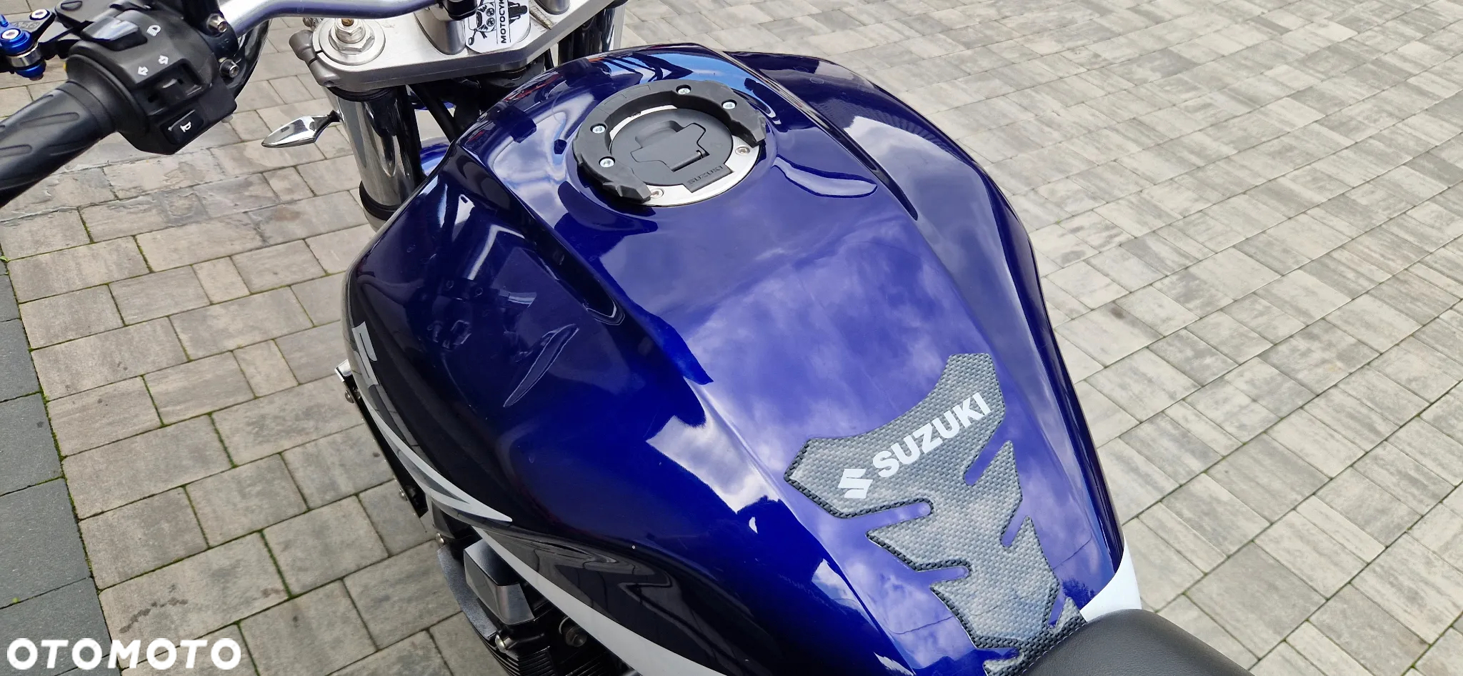 Suzuki GSX - 12