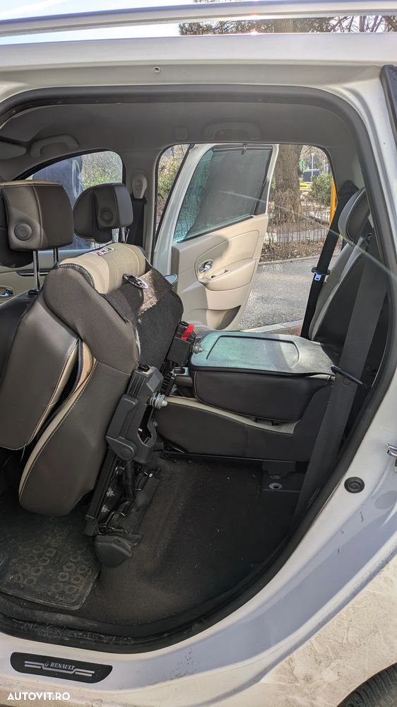 Renault Grand Scenic 1.6 dCi Stop&Start Energy Privilege - 9