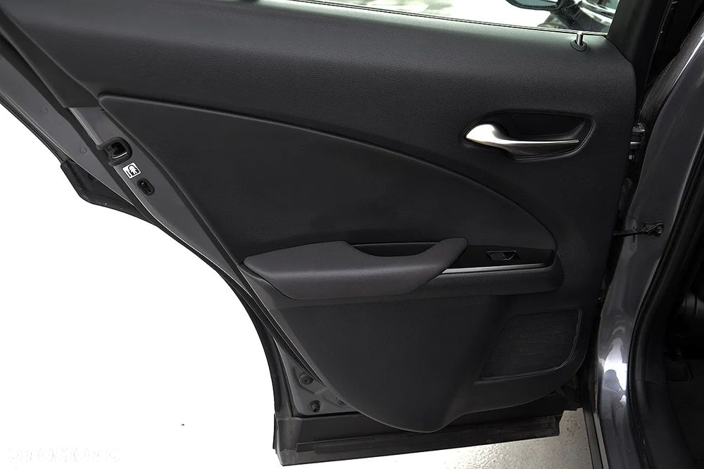 Lexus UX 250h Business Edition - 20