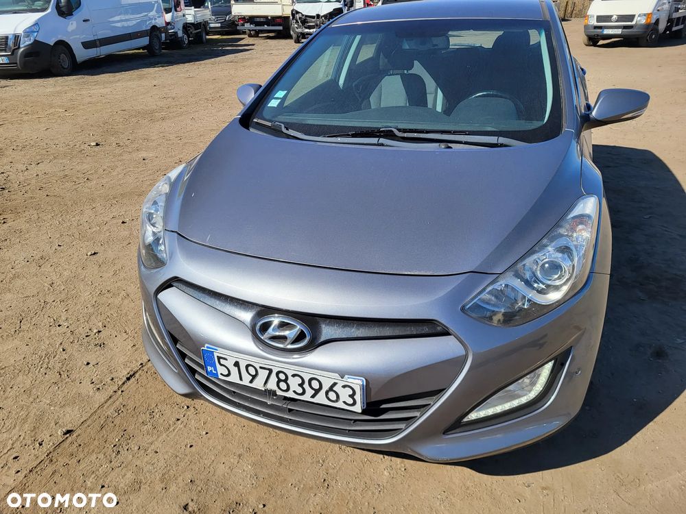 Hyundai i30 blue 1.6 CRDi Trend - 17