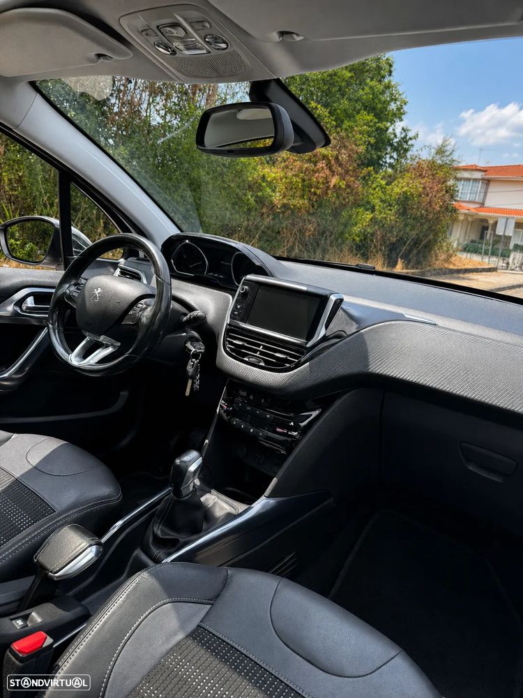 Peugeot 2008 1.2 PureTech Allure - 8