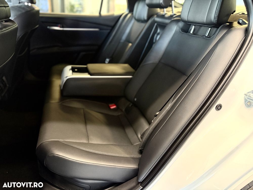 Toyota Camry 2.5 HEV Luxury - 11