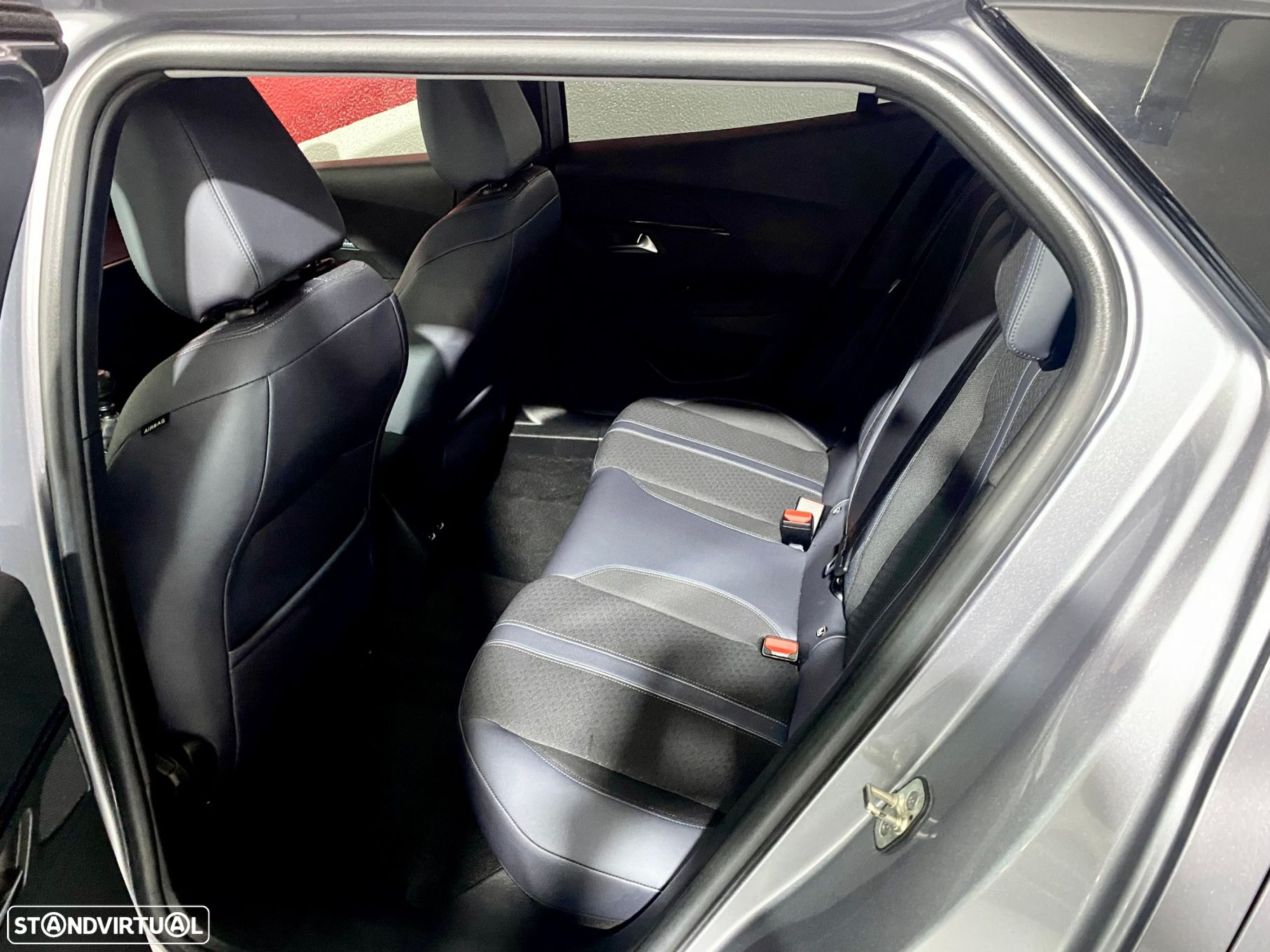 Peugeot 2008 1.2 PureTech Allure - 17