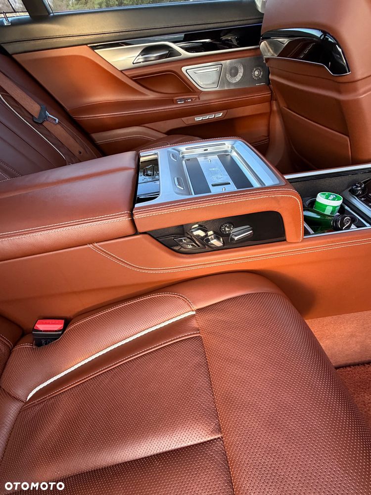 BMW Seria 7 750Li - 8