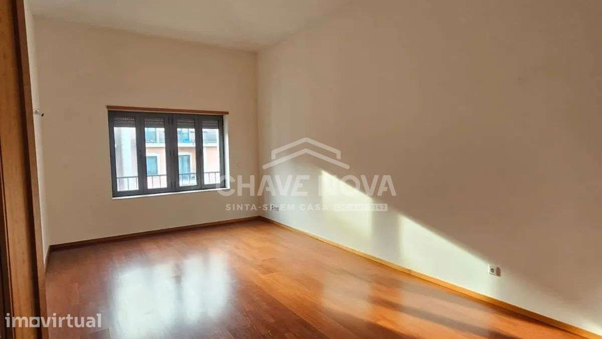 PS - Apartamento T2 com garagem situado em Oliveira do Douro - Grande imagem: 2/19